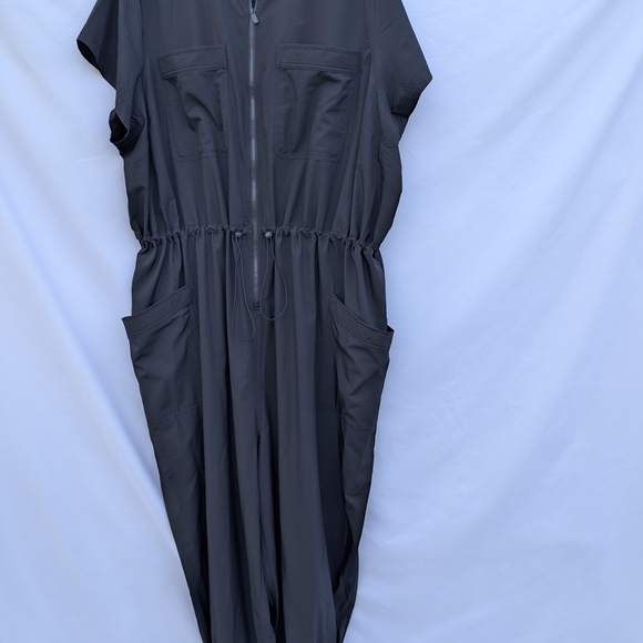 Pants - Chic Black Jumpsuit with Zipper